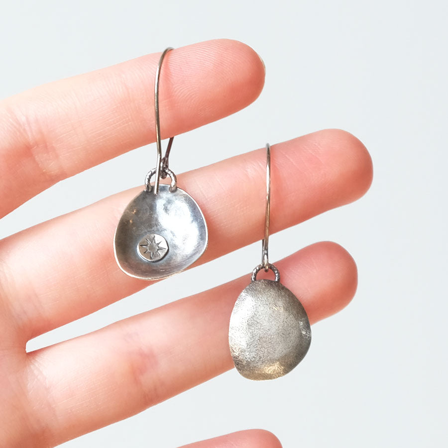 Large Swinging Pebble Hooks